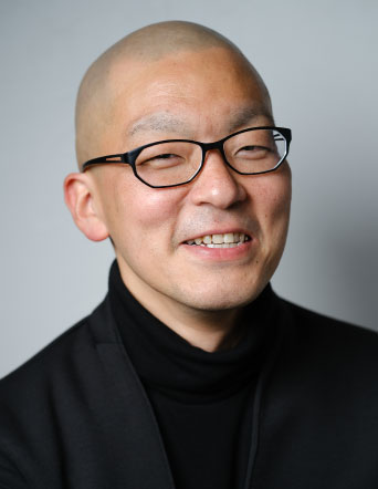 露 英一